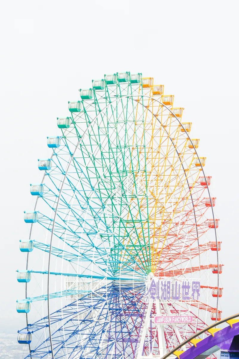 Visual Elements Depicting Trust Signals in AI Search Engines
